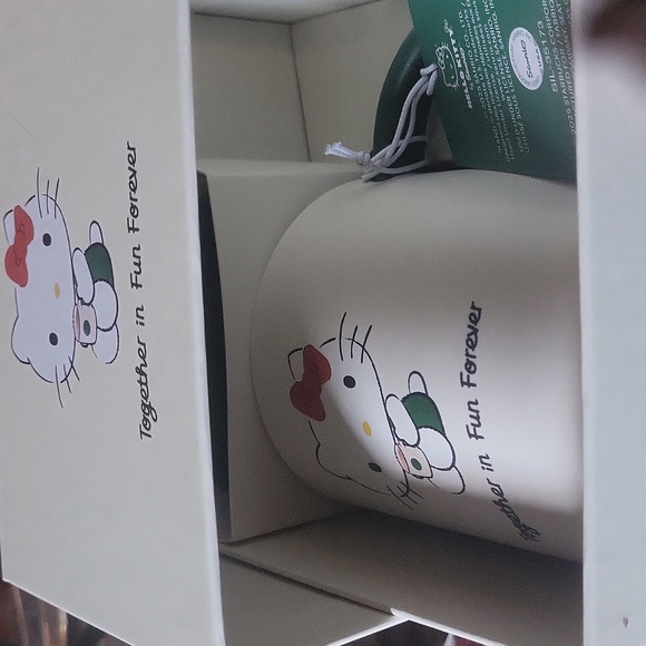 Hello Kitty Kids Mug with Red Bow and Green Lid Boxed Adorable Hard To Find - Picture 5 of 6